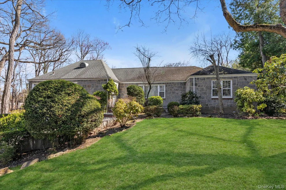 Unit for sale at 49 The Birches, North Hempstead, NY 11576