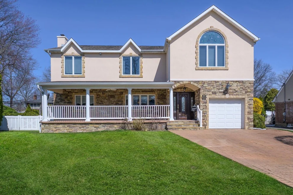 Unit for sale at 1023 Maple Lane, North Hempstead, NY 11040