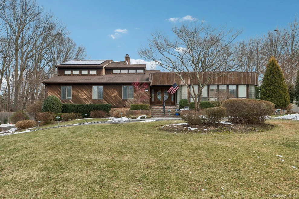 Unit for sale at 16 Fox Hollow Ridings Road, Huntington, NY 11768