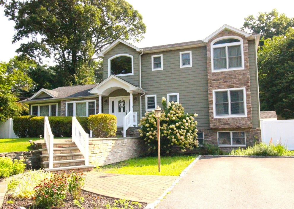 Unit for sale at 3 Robinhood Lane, Brookhaven, NY 11733