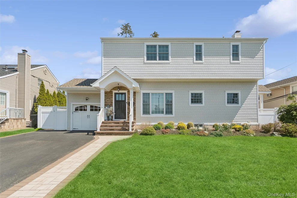Unit for sale at 10 Lever Place, Oyster Bay, NY 11803