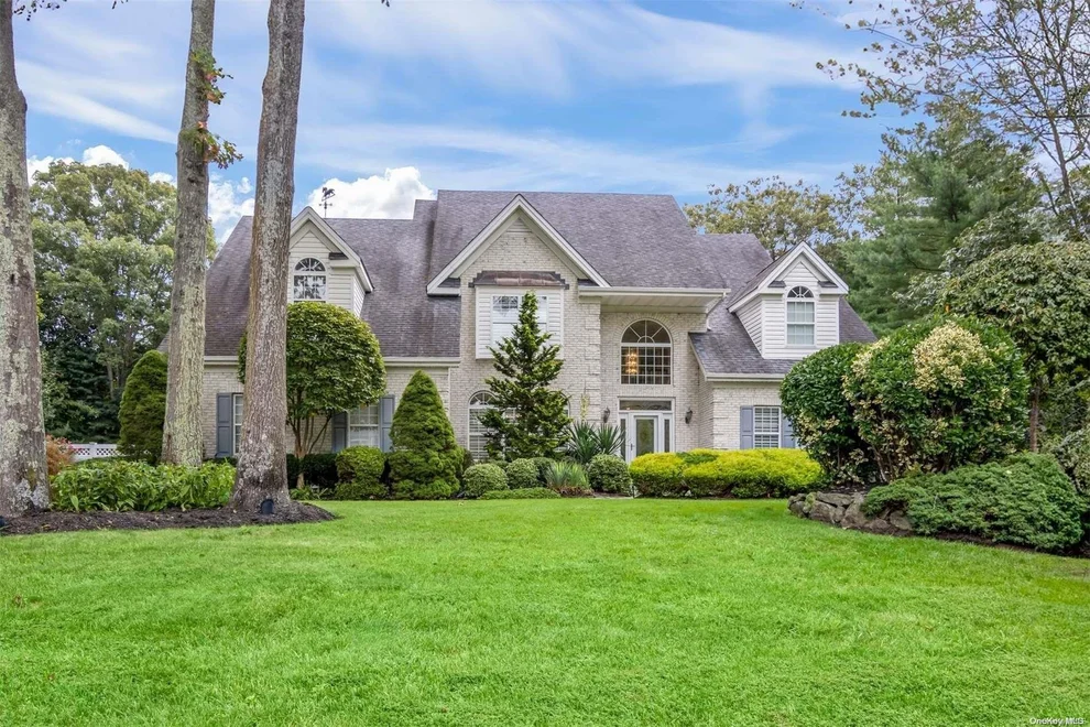 Unit for sale at 3 N Equestrian, Smithtown, NY 11788