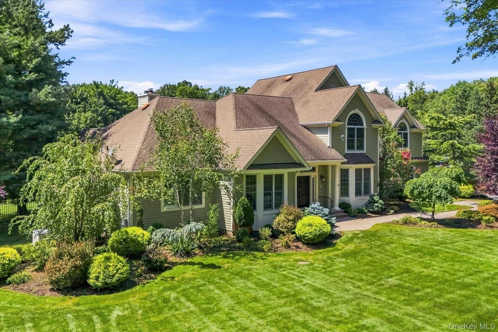 Unit for sale at 3 Spring Bay Lane, Huntington, NY 11743