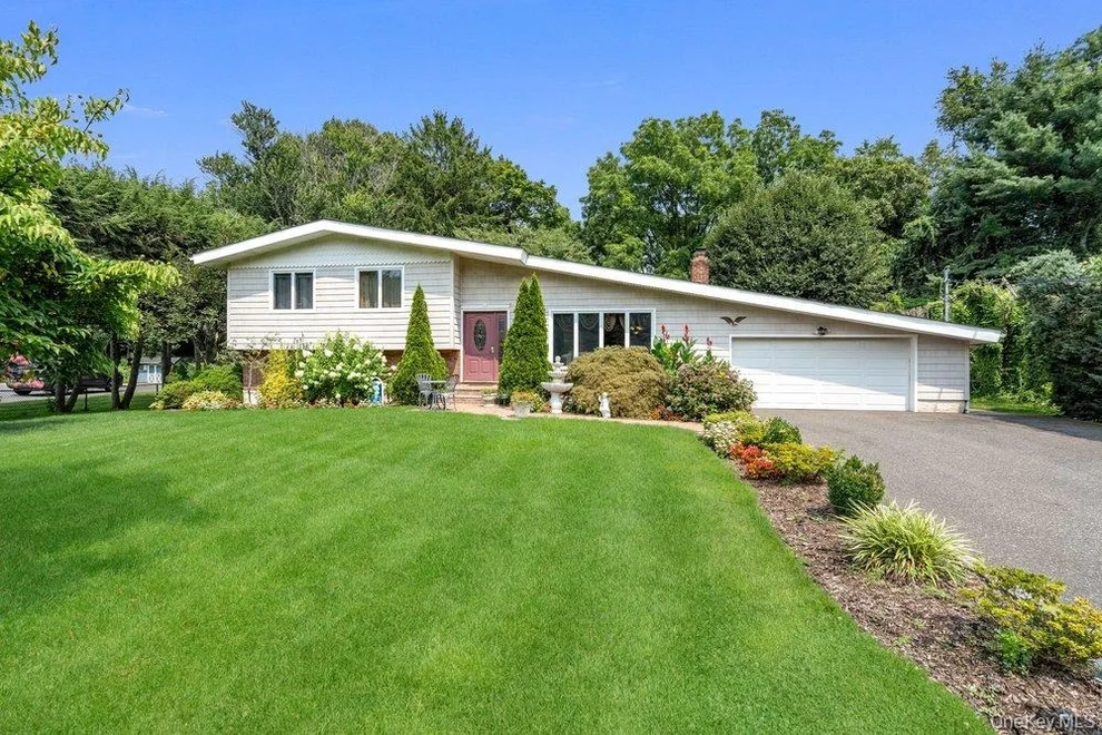 Unit for sale at 11 Laurie Place, Glen Cove, NY 11542