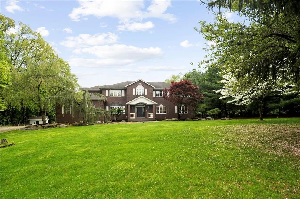 Unit for sale at 6 Hidden Ridge Lane, Clarkstown, NY 10956