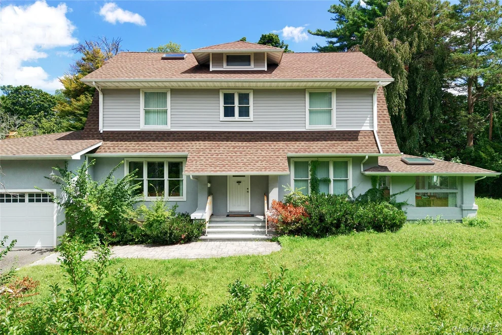 Unit for sale at 51 Bayview Avenue, North Hempstead, NY 11021