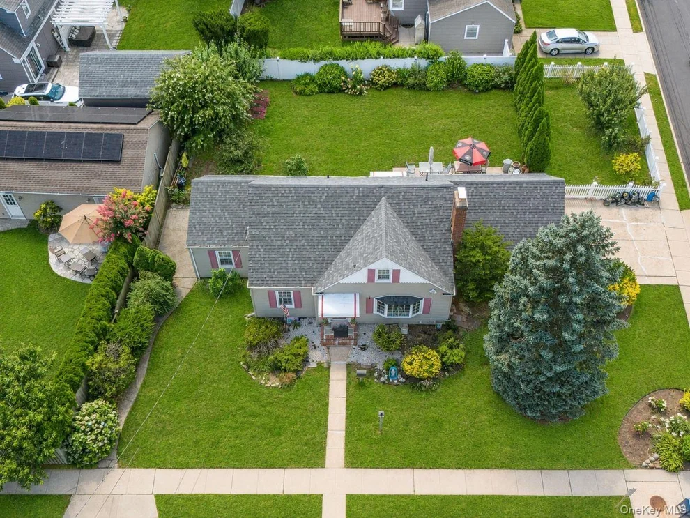 Unit for sale at 295 Ivy Avenue, North Hempstead, NY 11590