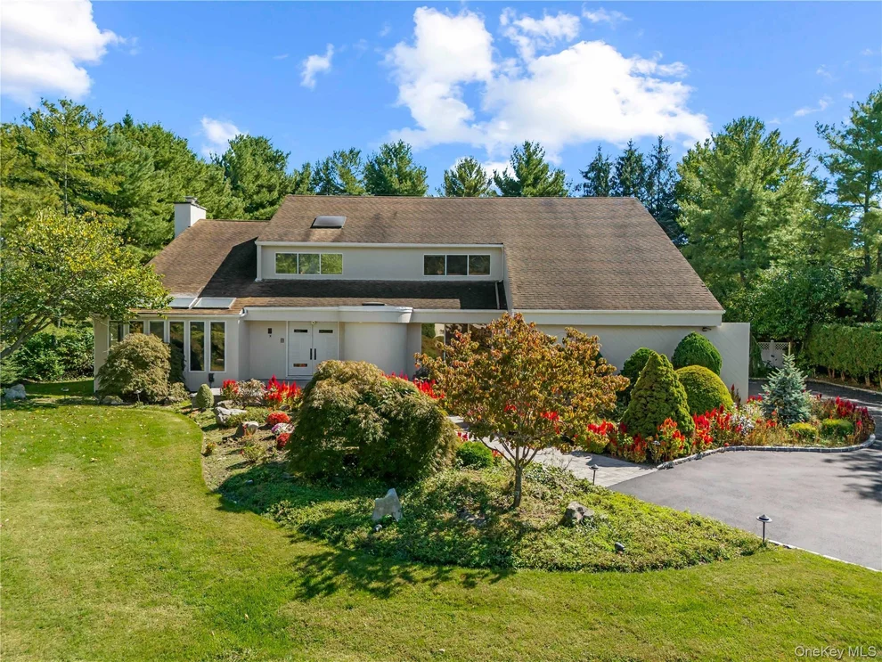 Unit for sale at 6 Clearmeadow Lane, Oyster Bay, NY 11797