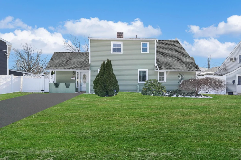 Unit for sale at 4 South Lane, Hempstead, NY 11756