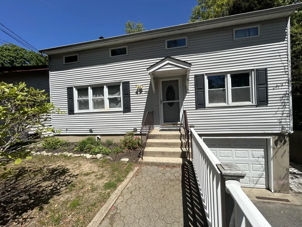 Unit for sale at 260 Laurel Road, Huntington, NY 11731