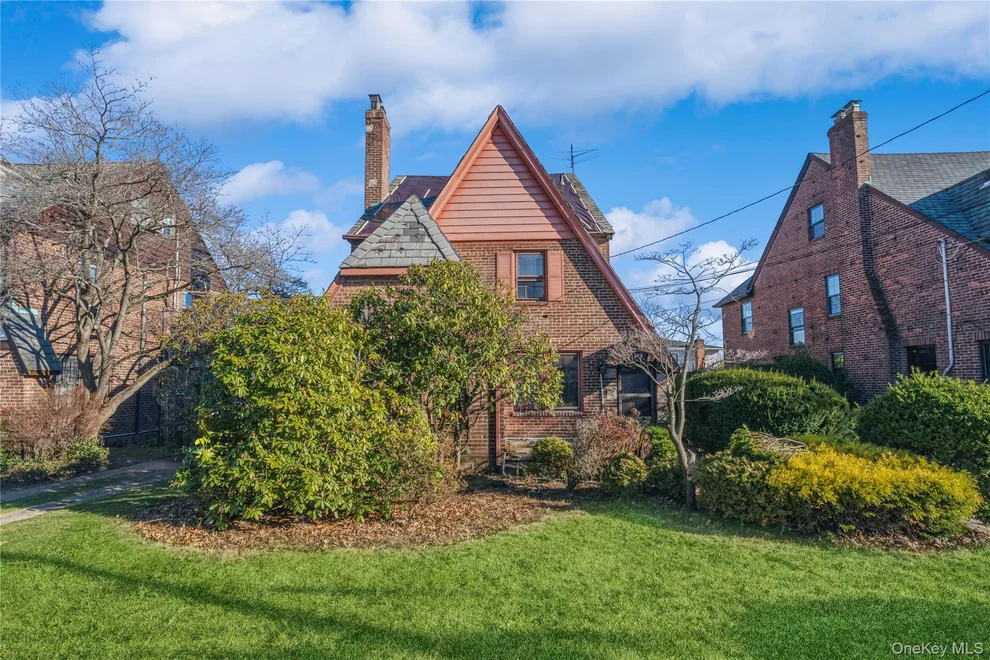 Unit for sale at 192 Brixton Road S, Hempstead, NY 11530
