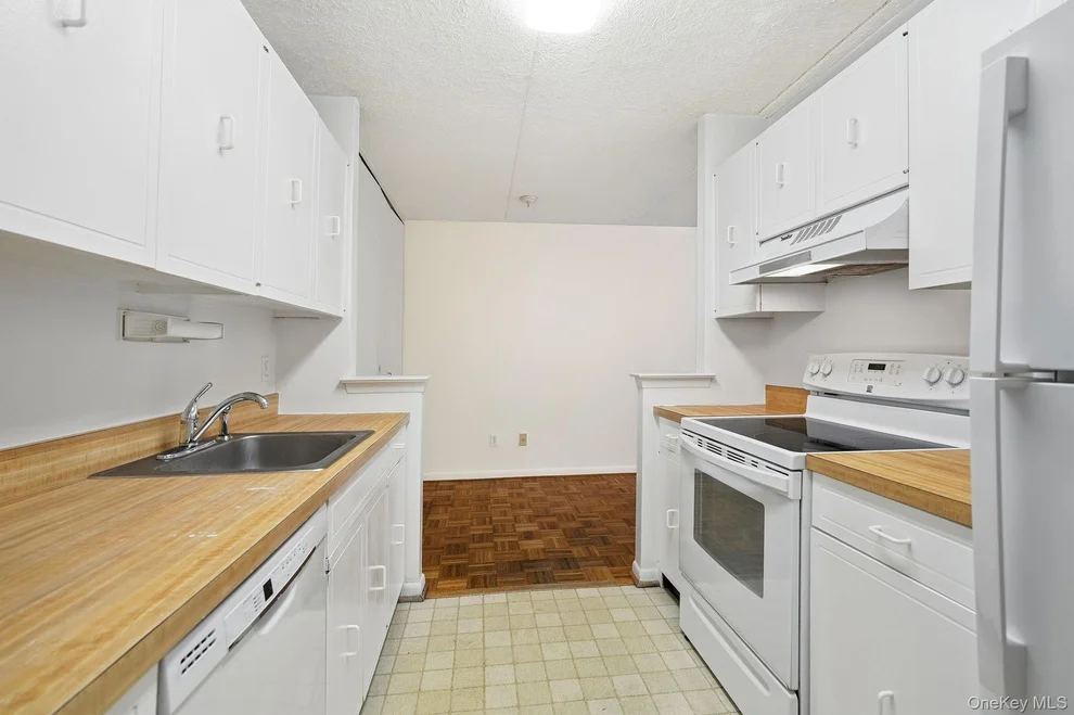Unit for sale at 400 High Point Drive, Greenburgh, NY 10530