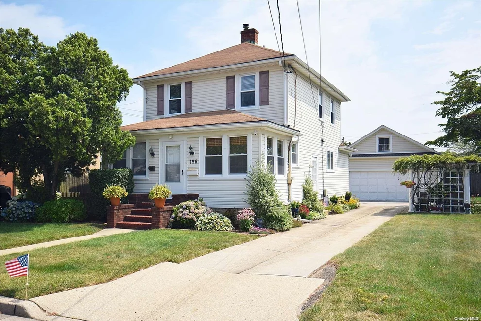 Unit for sale at 196 Park Avenue, Oyster Bay, NY 11714
