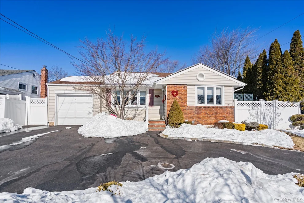 Unit for sale at 237 Linden Street, Oyster Bay, NY 11762