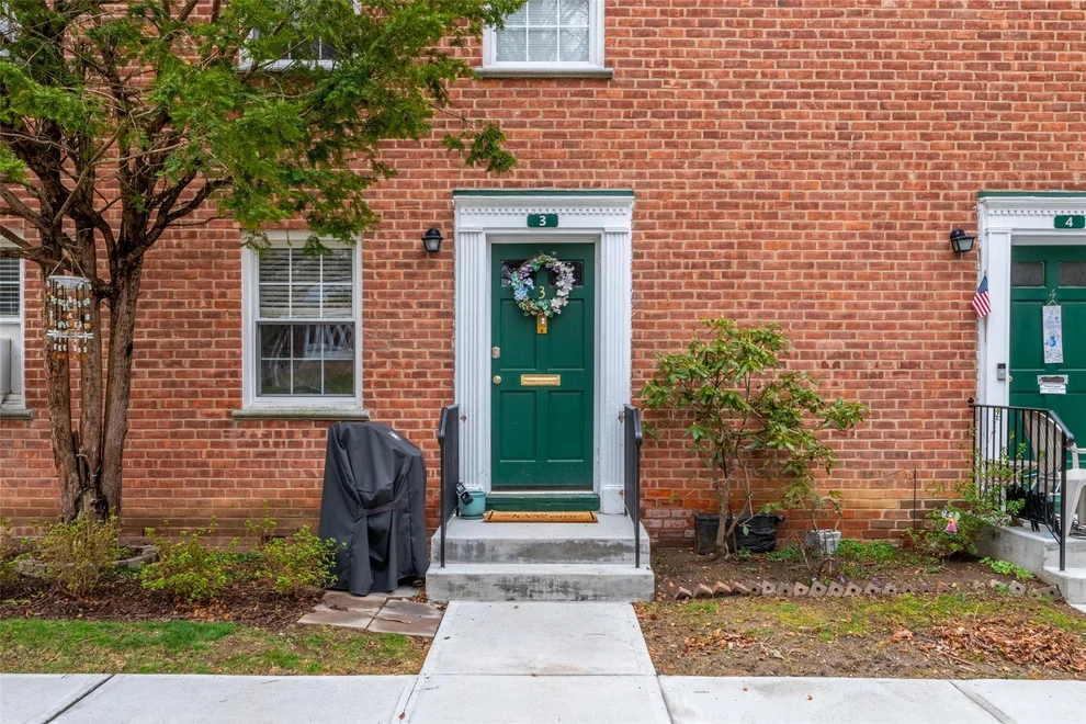 Unit for sale at 170 Pinewood Road, Greenburgh, NY 10530