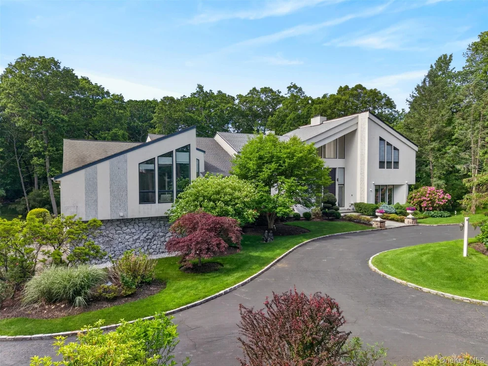 Unit for sale at 80 Tall Oak Crescent, Oyster Bay, NY 11791