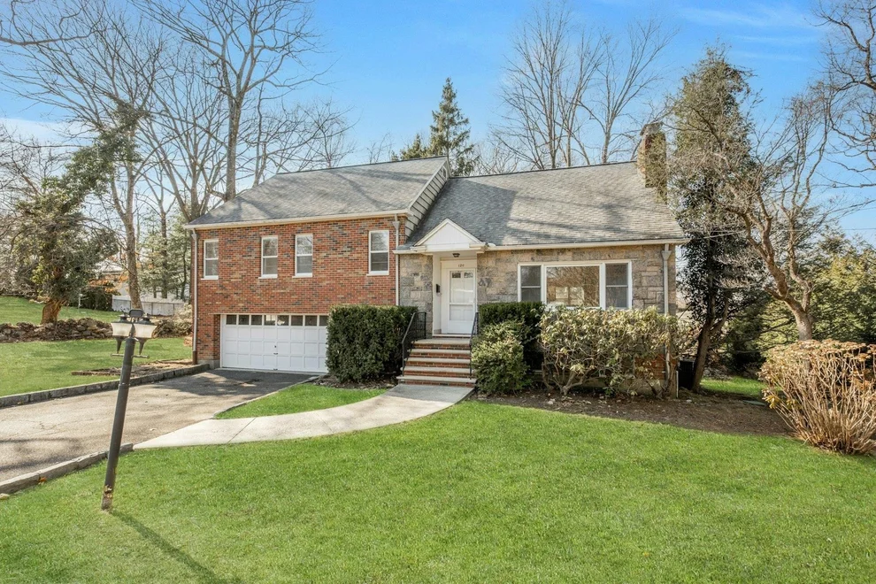 Unit for sale at 120 Inwood Road, Greenburgh, NY 10583
