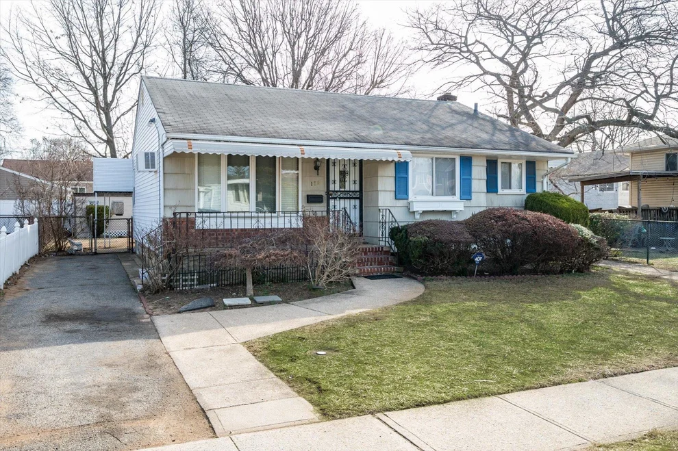 Unit for sale at 178 Pearl Street, North Hempstead, NY 11590