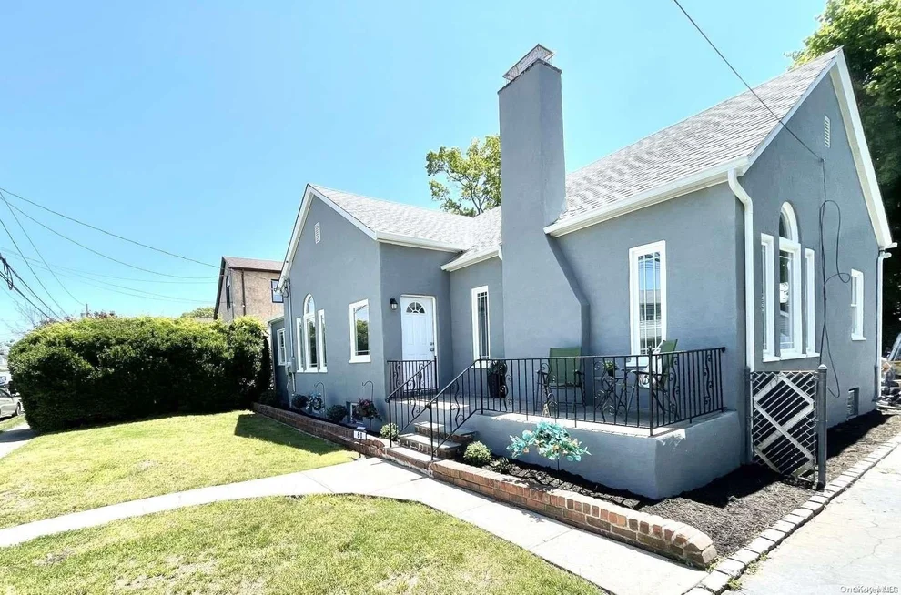 Unit for sale at 60 Tyrconnell Avenue, Oyster Bay, NY 11762