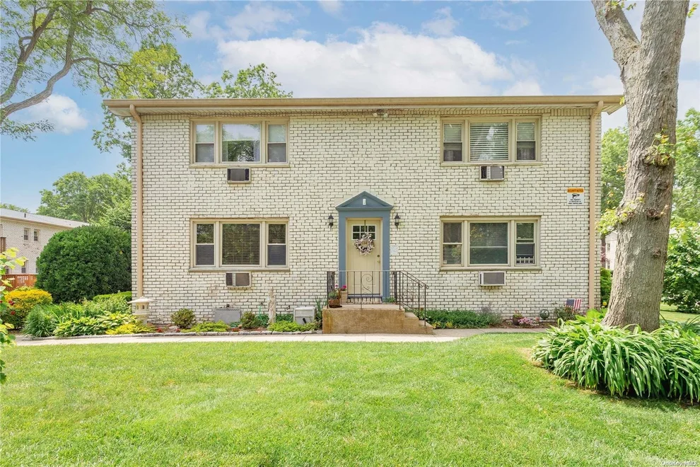Unit for sale at 134 Cardinal Lane, Islip, NY 11751