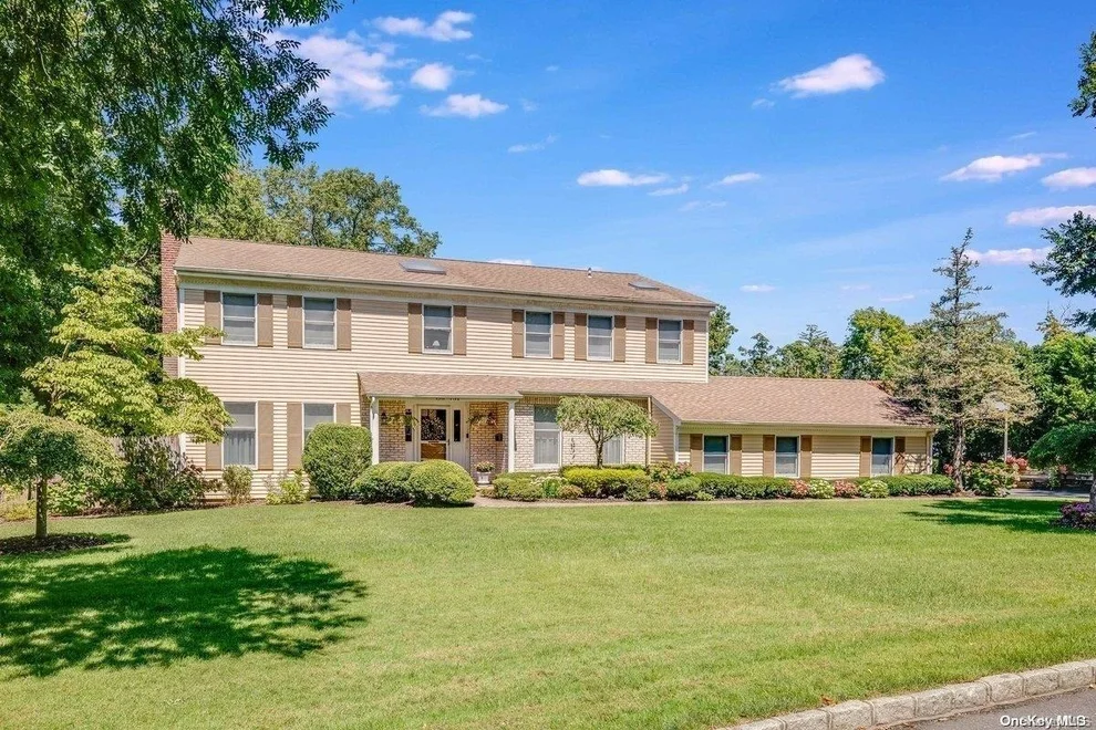 Unit for sale at 55 North Drive, North Hempstead, NY 11030
