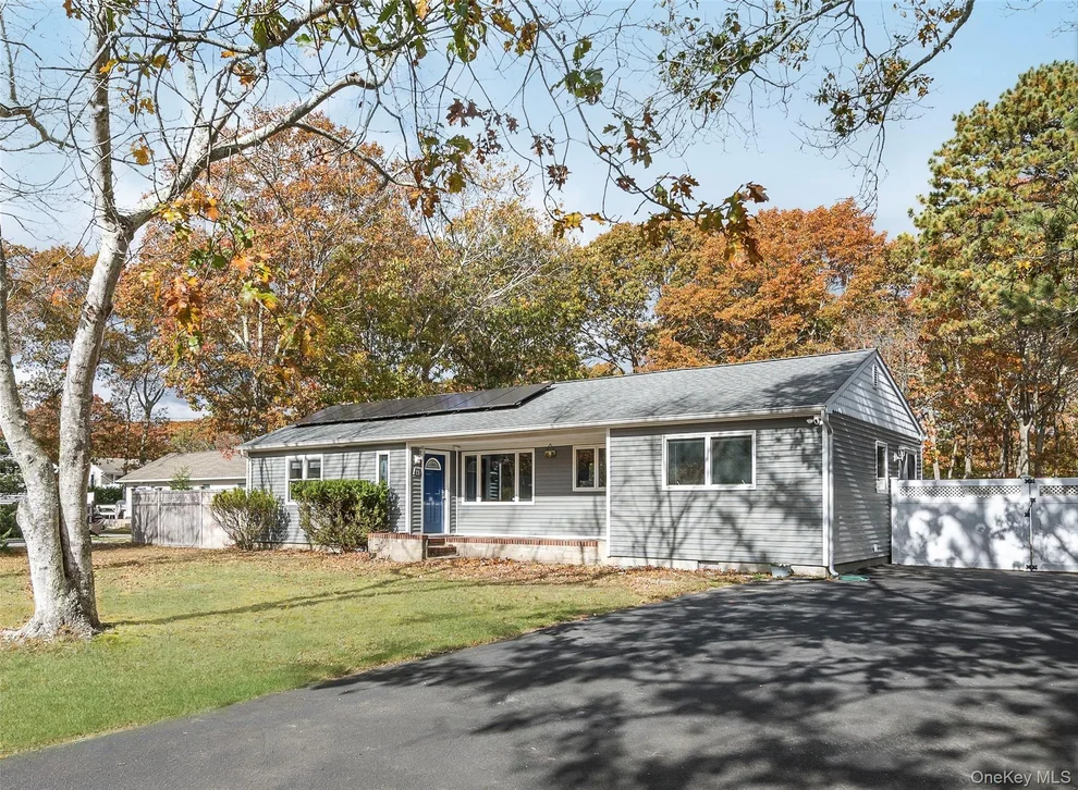 Unit for sale at 21 Woodridge Road, Southampton, NY 11946