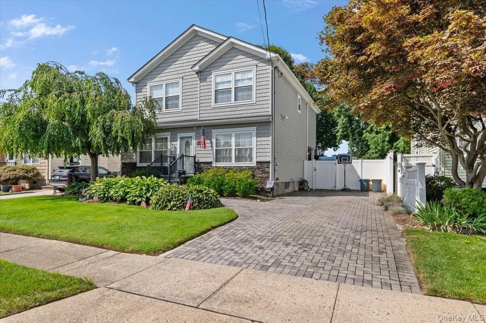 Unit for sale at 23 Cambridge Avenue, Oyster Bay, NY 11714