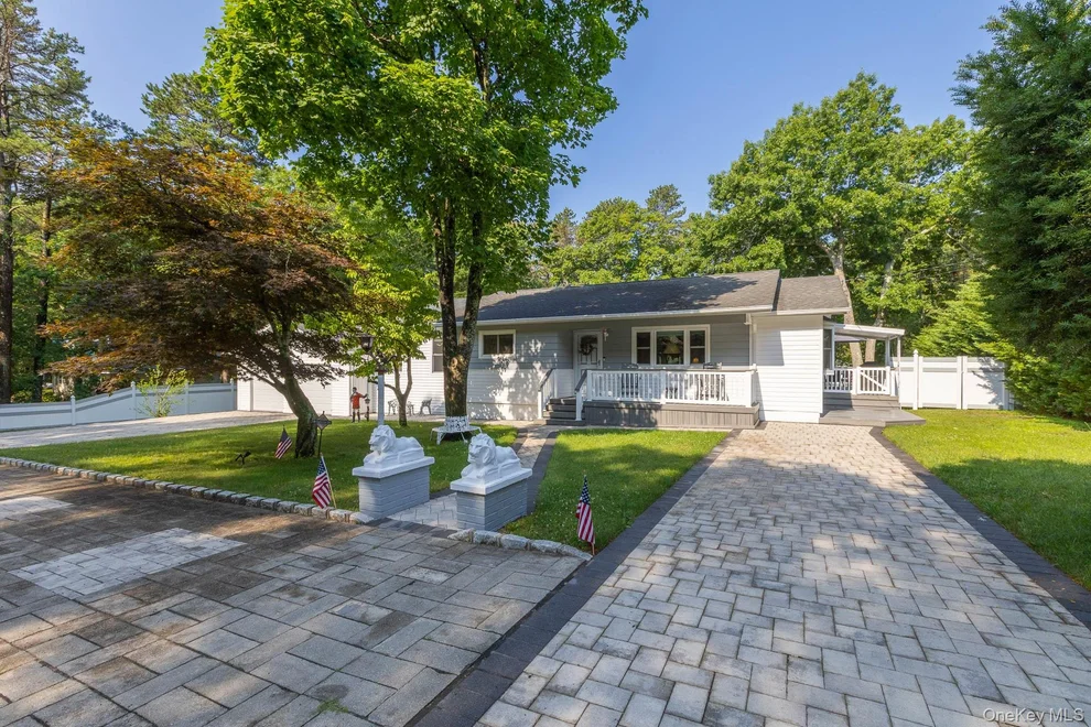Unit for sale at 276 Parkway Drive, Brookhaven, NY 11933