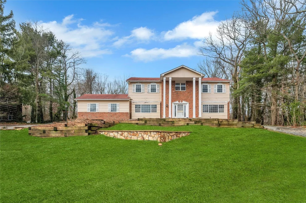Unit for sale at 79 Wildwood Drive, Huntington, NY 11746