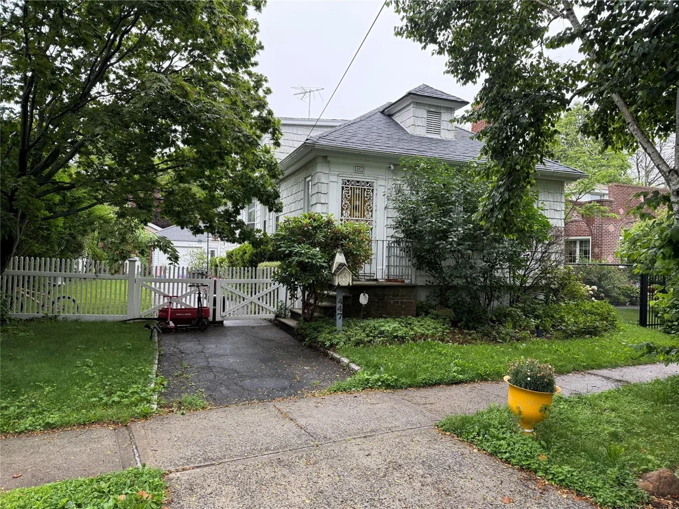 Unit for sale at 447 King Avenue, New York, NY 10464
