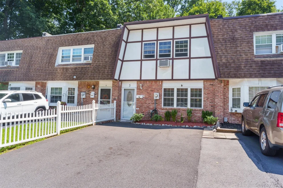 Unit for sale at 5 Roundtree Court, Beacon, NY 12508