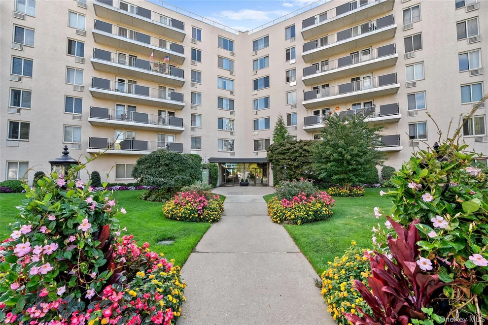 Unit for sale at 135 Post Avenue, North Hempstead, NY 11590