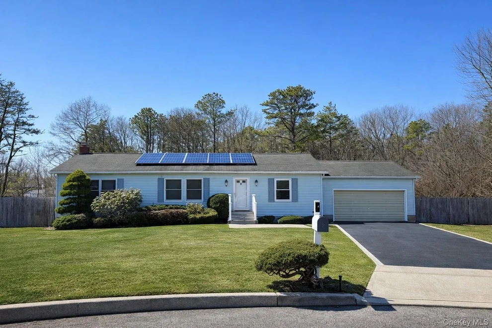 Unit for sale at 4 Mews Court, Islip, NY 11742