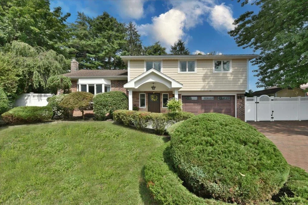 Unit for sale at 41 Belle Court, Oyster Bay, NY 11801