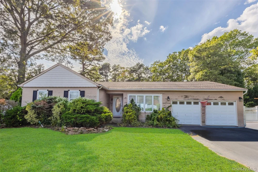 Unit for sale at 20 Westminster Drive, Islip, NY 11716