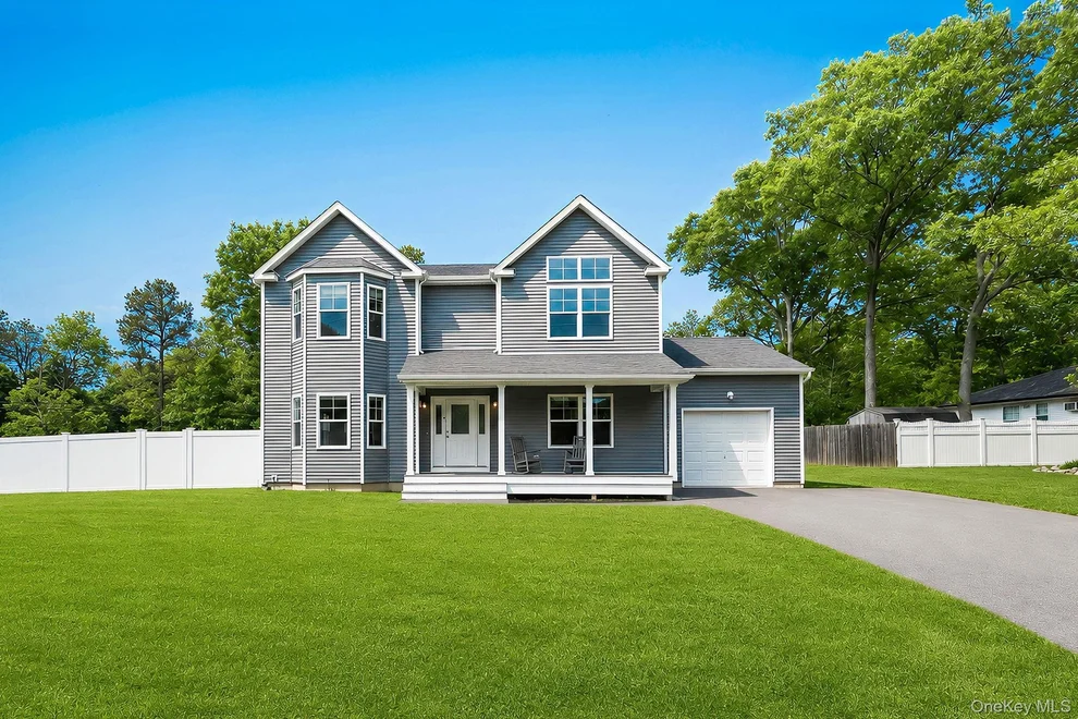 Unit for sale at 164 Chestnut Street, Brookhaven, NY 11766