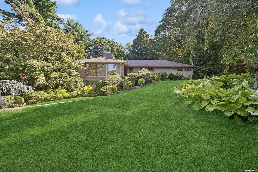 Unit for sale at 3 Pennington Drive, Huntington, NY 11743