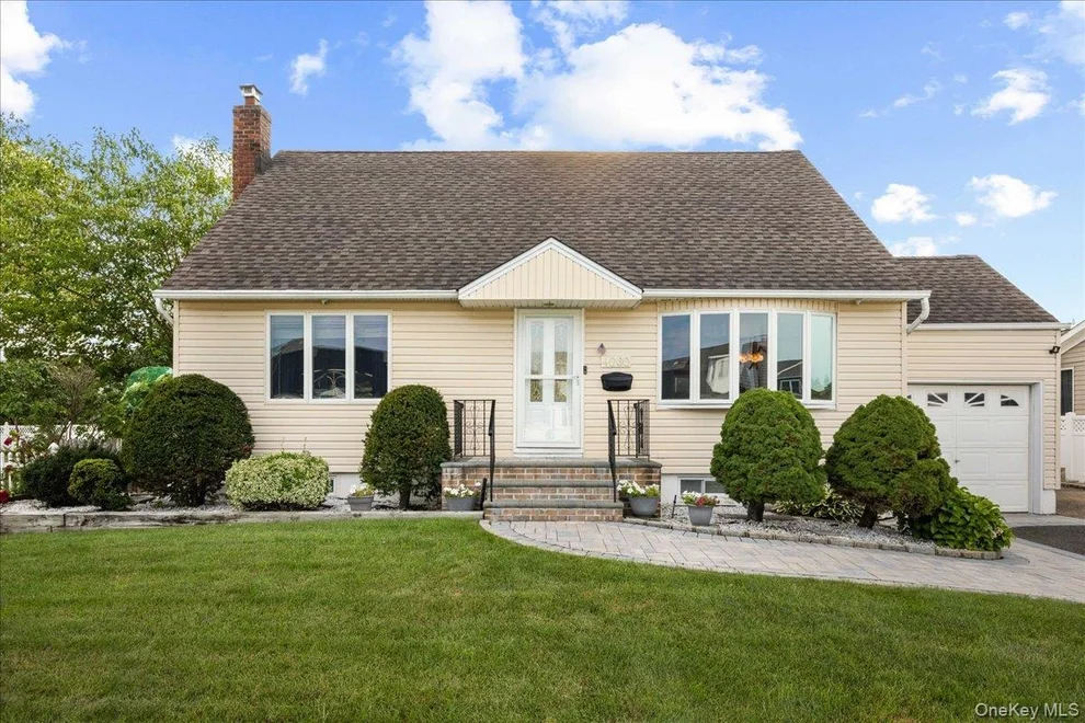 Unit for sale at 4060 Maywood Drive, Hempstead, NY 11783