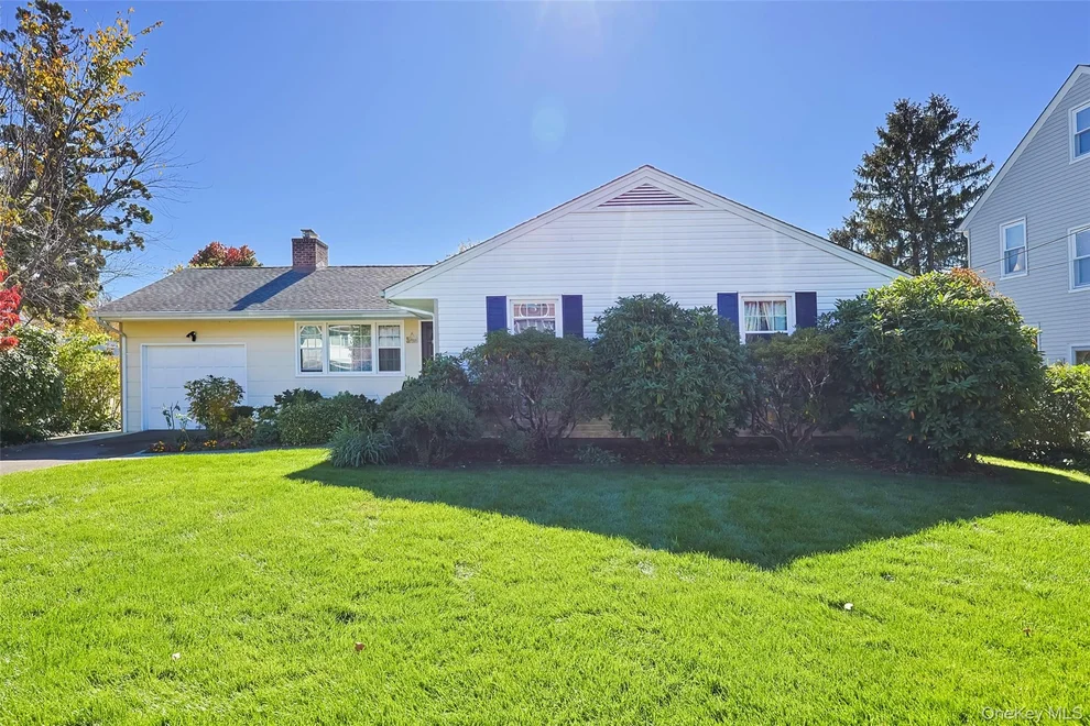 Unit for sale at 14 Cedar Street, North Hempstead, NY 11548