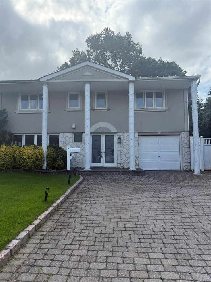 Unit for sale at 14 Foxwood Road, Oyster Bay, NY 11804