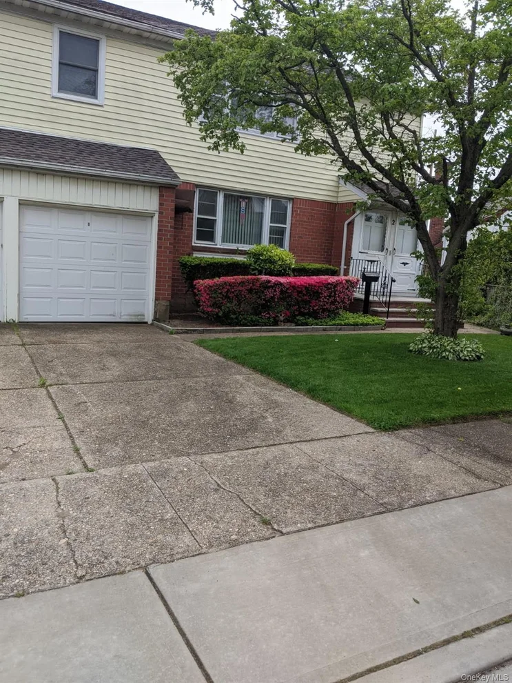 Unit for sale at 2 Charles Street, North Hempstead, NY 11001