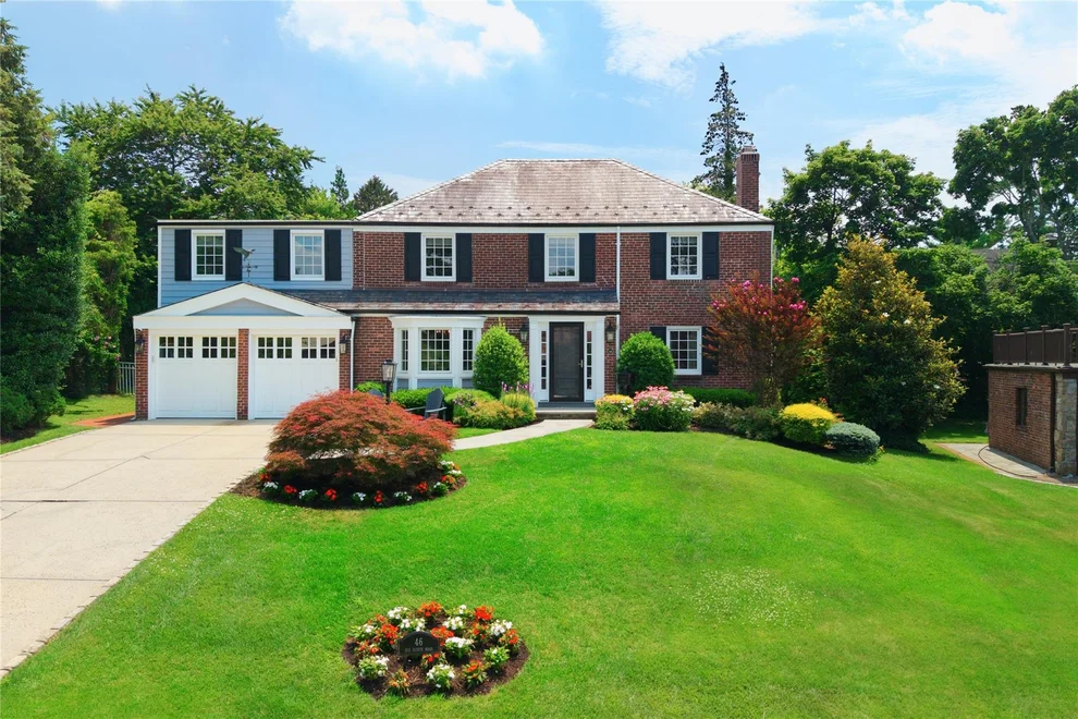 Unit for sale at 46 Old Estate Road, North Hempstead, NY 11030