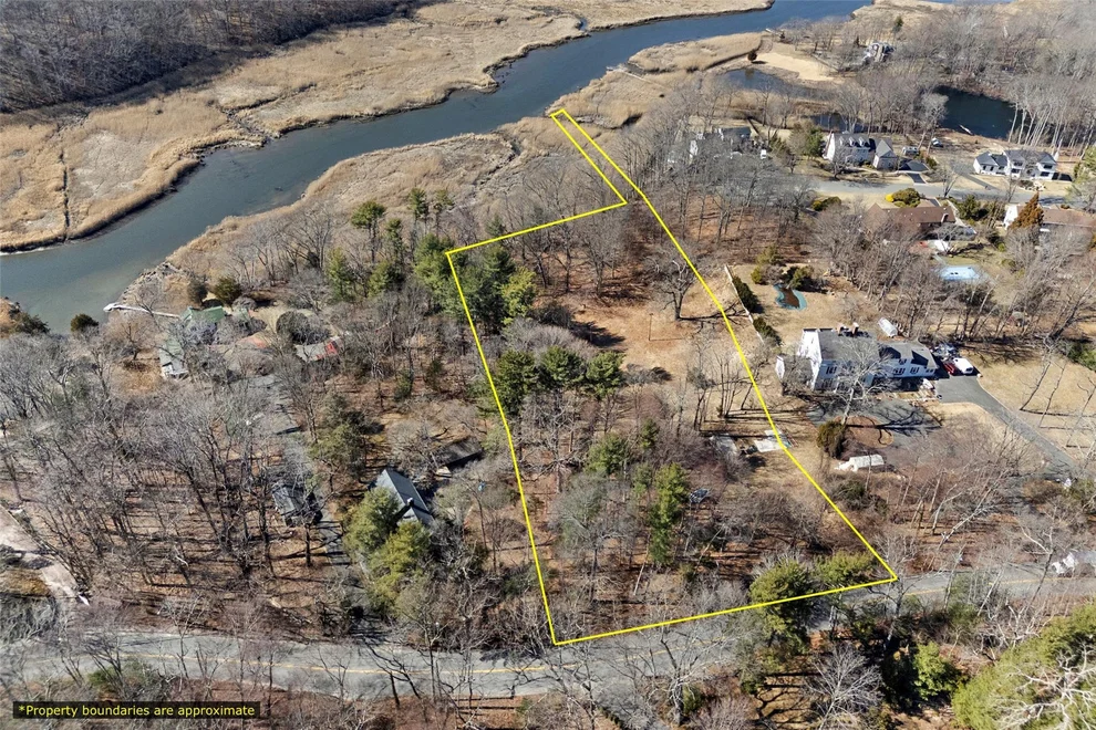 Unit for sale at 326A Nissequogue River Road, Smithtown, NY 11780