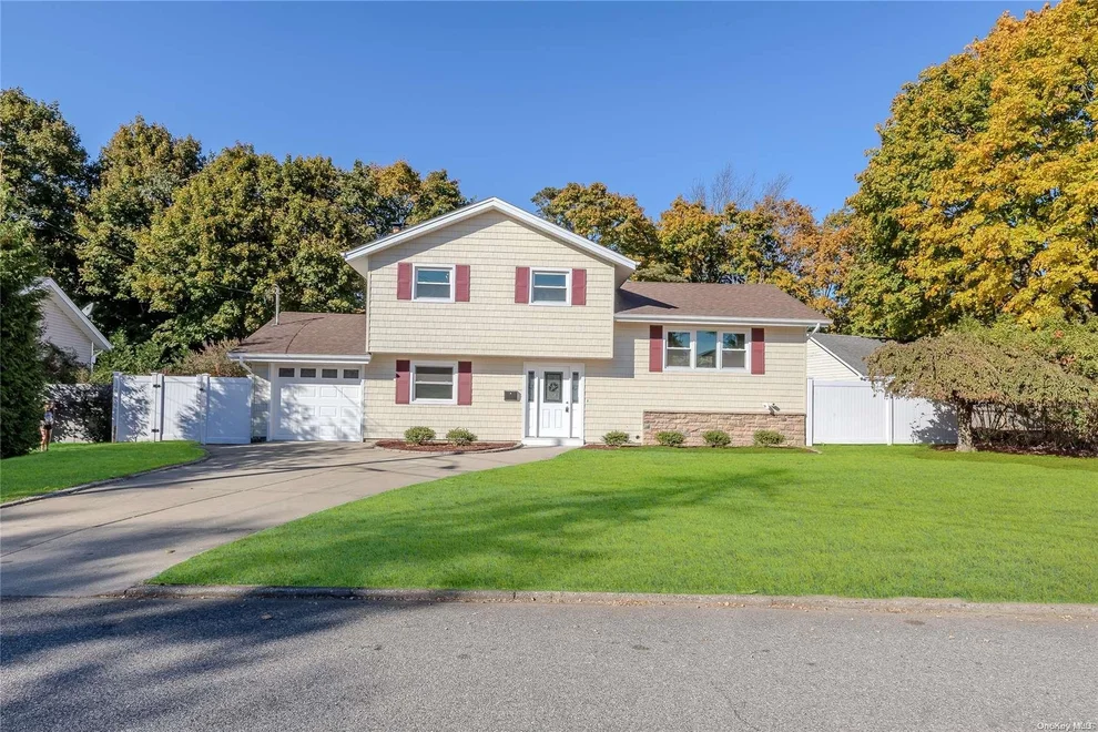 Unit for sale at 7 Radburn Lane, Brookhaven, NY 11776