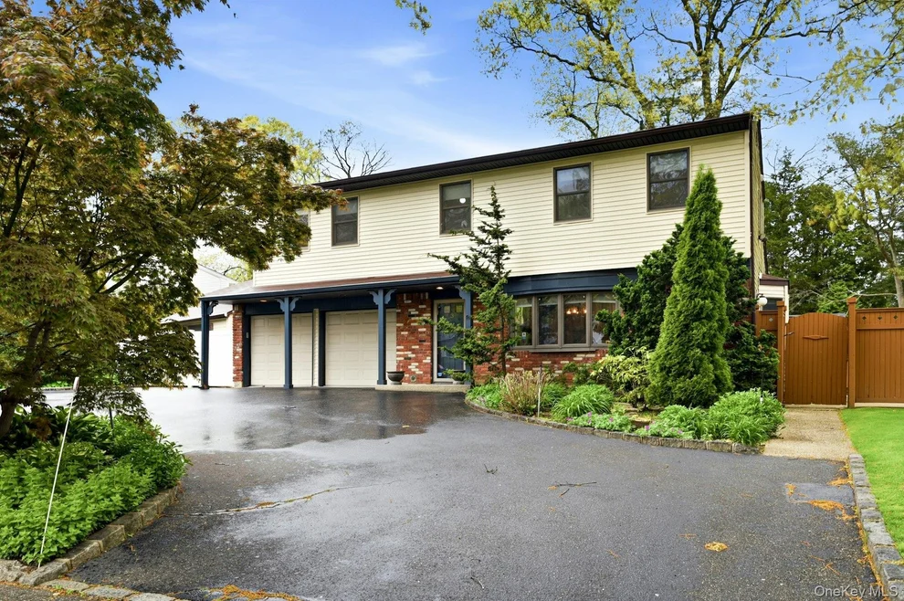 Unit for sale at 3 Tremont Court, Huntington, NY 11746