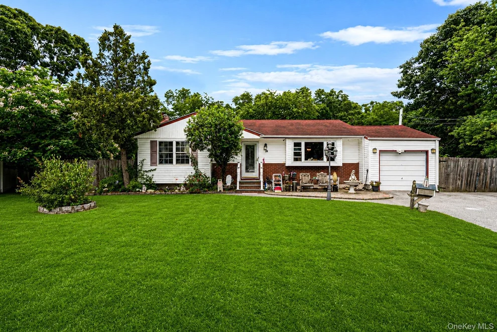 Unit for sale at 14 Urn Court, Islip, NY 11717