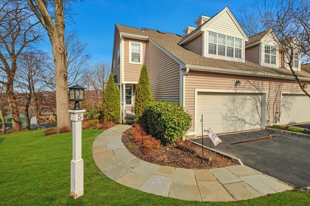 Unit for sale at 5 Clubway Circle, Yonkers, NY 10710