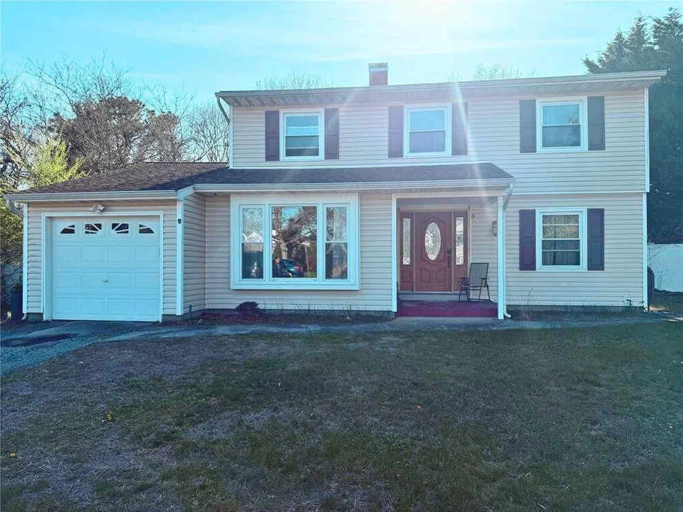 Unit for sale at 130 Greenbelt Parkway, Islip, NY 11741
