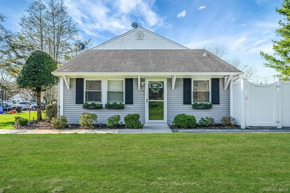 Unit for sale at 10 Gettysburg Court, Brookhaven, NY 11727