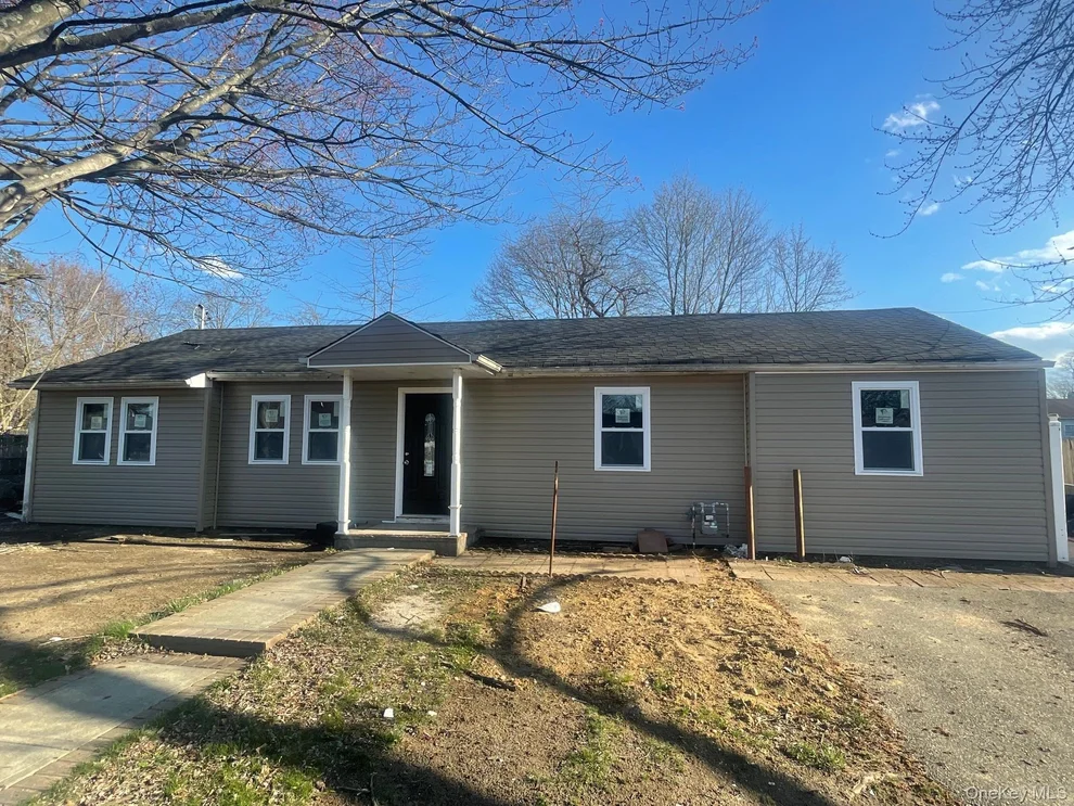 Unit for sale at 54 Ash Street, Islip, NY 11722